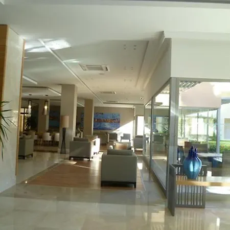 Turquoise Semesteranläggning (resort) Side